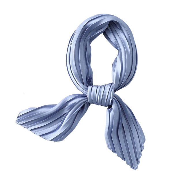 foulard plissé en soie bleu clair
