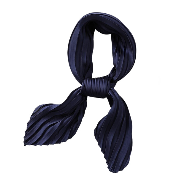 foulard plissé en soie bleu marine