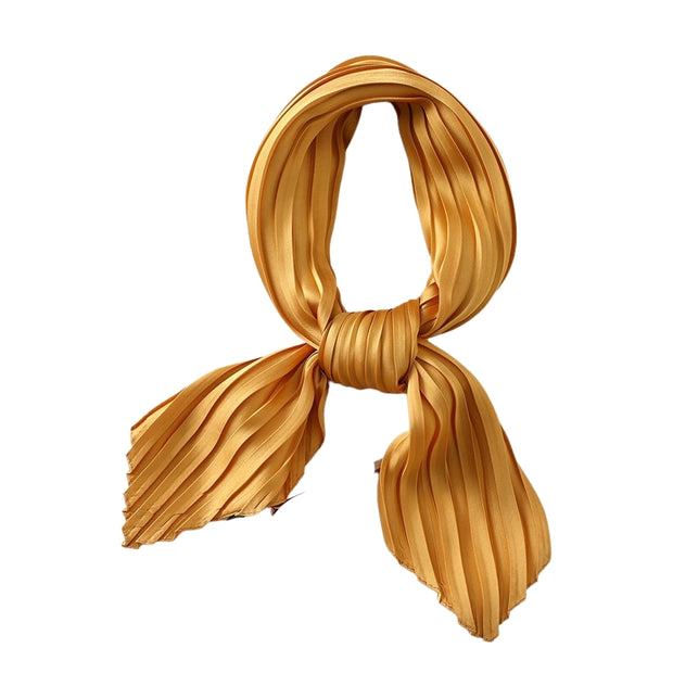 foulard plissé en soie doré