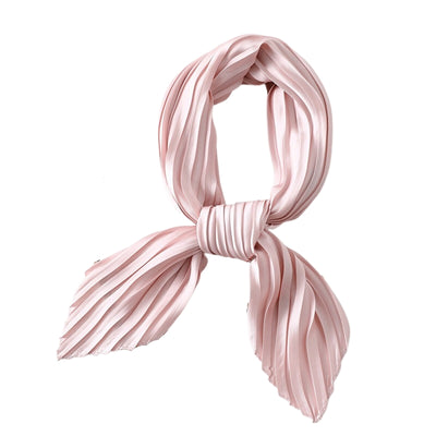 foulard plissé en soie rose pâle 